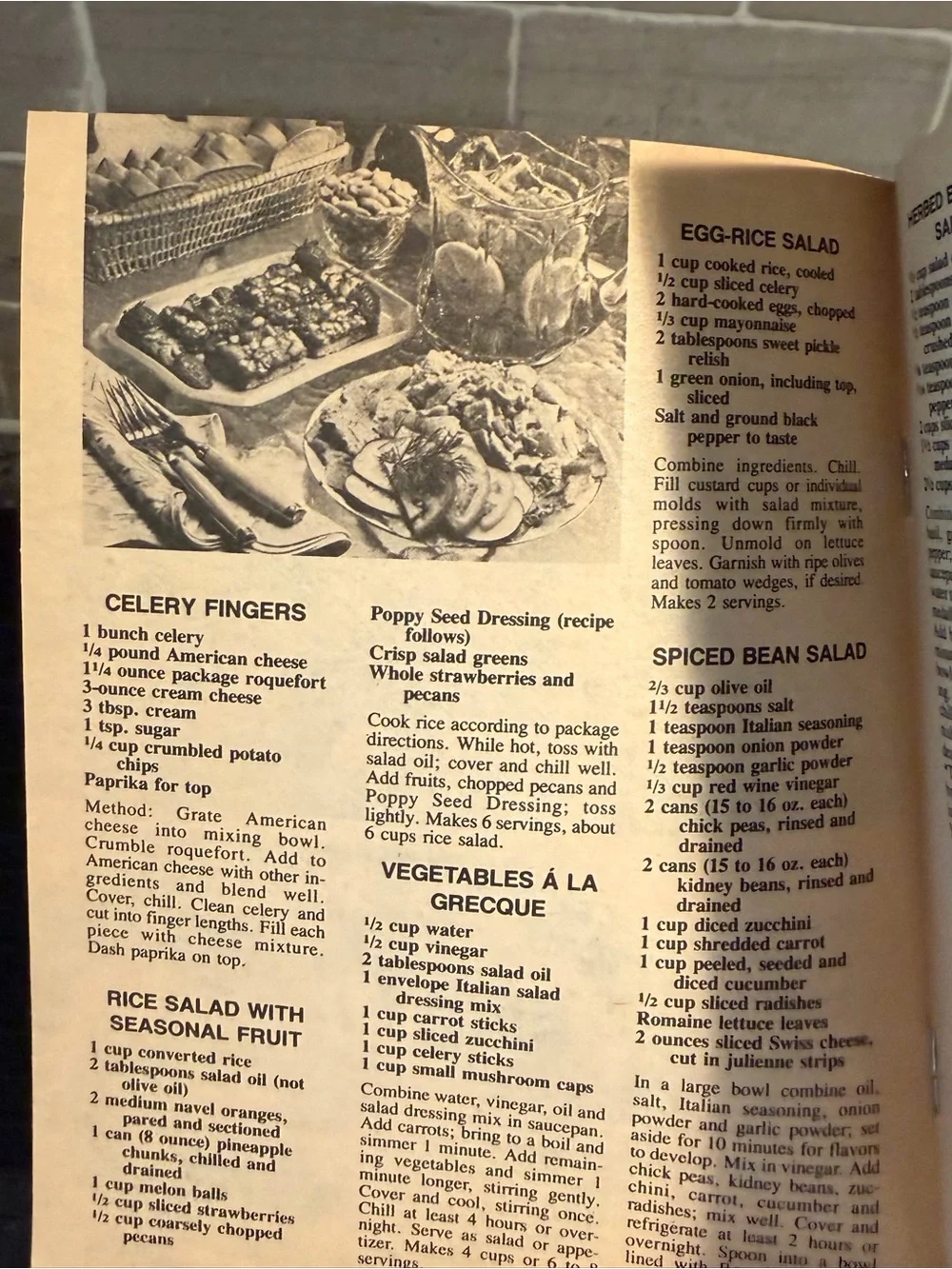 Vintage 300 Sensational Salads Cookbook Lucinda Hollace Berry Ventura Books 80s
